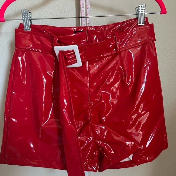 PRETTYLITTLETHING Red Patent Belted High Waist Shorts Women's Size 4 - Picture 2 of 4
